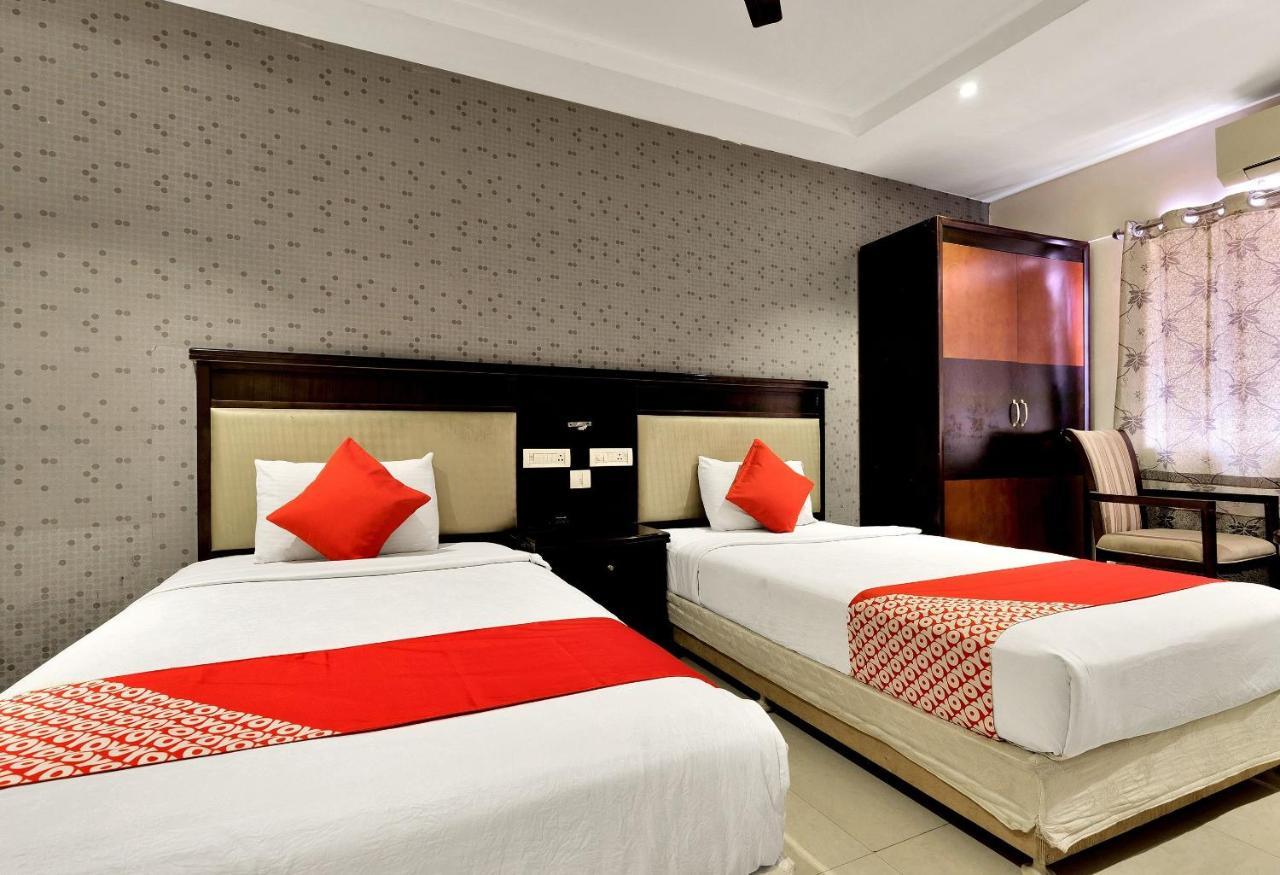 Capital O Rudra Grand Near Kondapur X Road Hotel Exterior photo