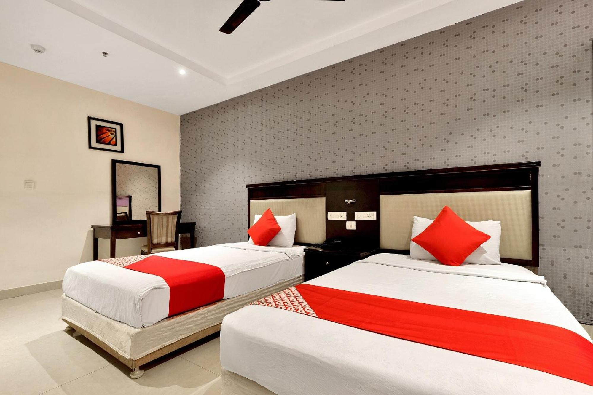 Capital O Rudra Grand Near Kondapur X Road Hotel Exterior photo
