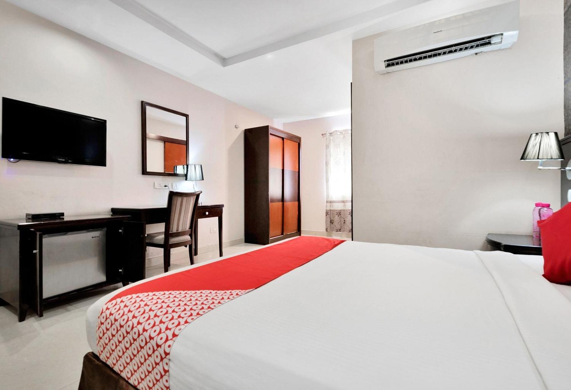 Capital O Rudra Grand Near Kondapur X Road Hotel Exterior photo
