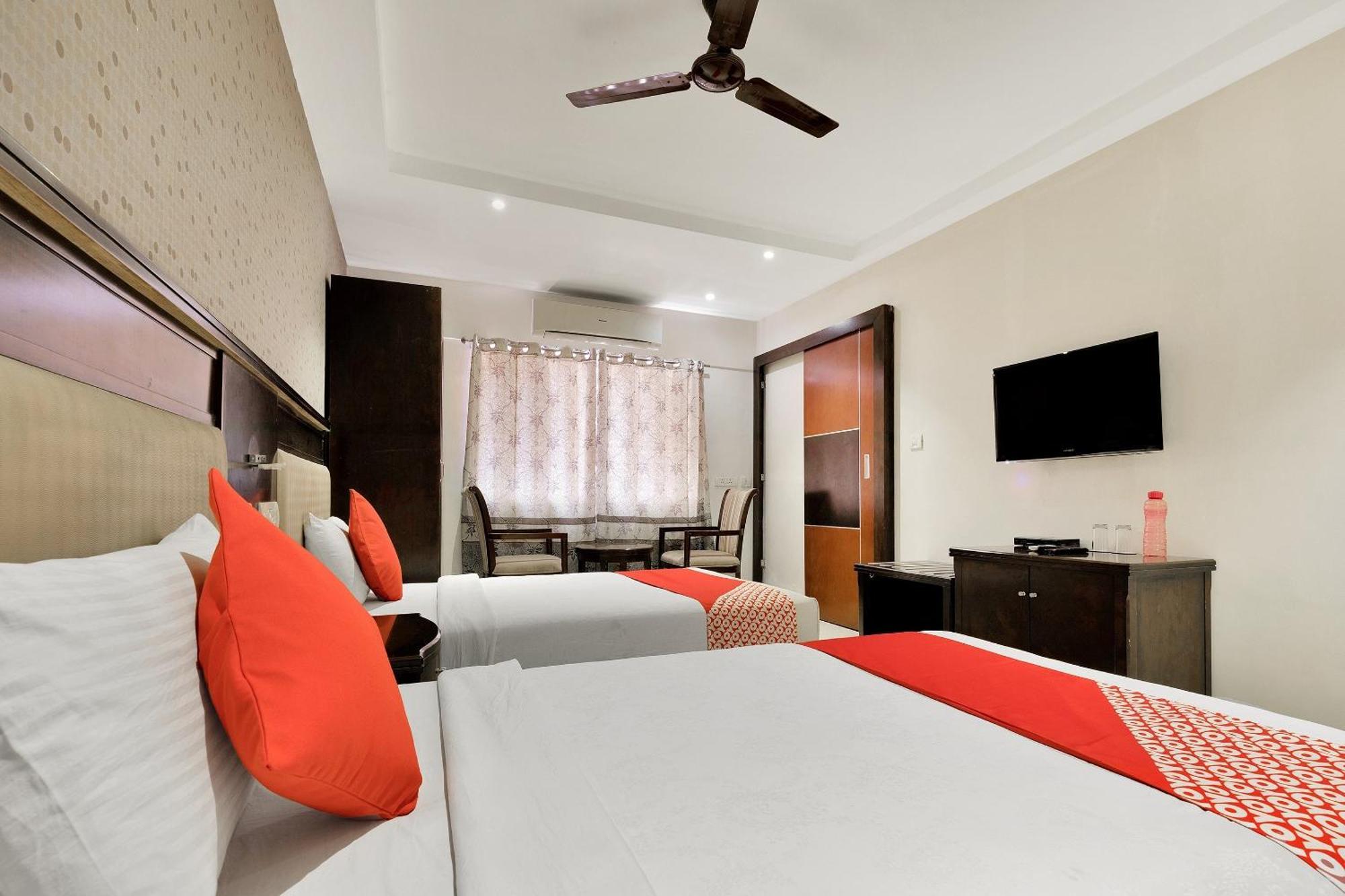 Capital O Rudra Grand Near Kondapur X Road Hotel Exterior photo