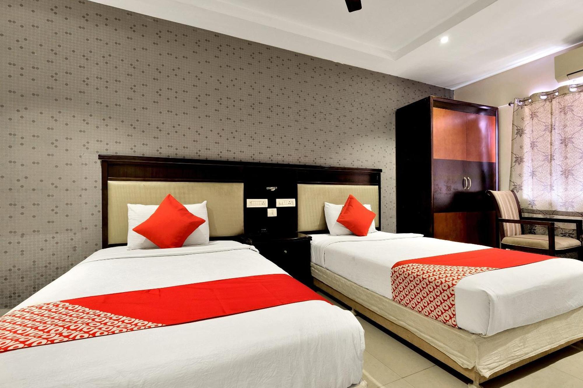 Capital O Rudra Grand Near Kondapur X Road Hotel Exterior photo